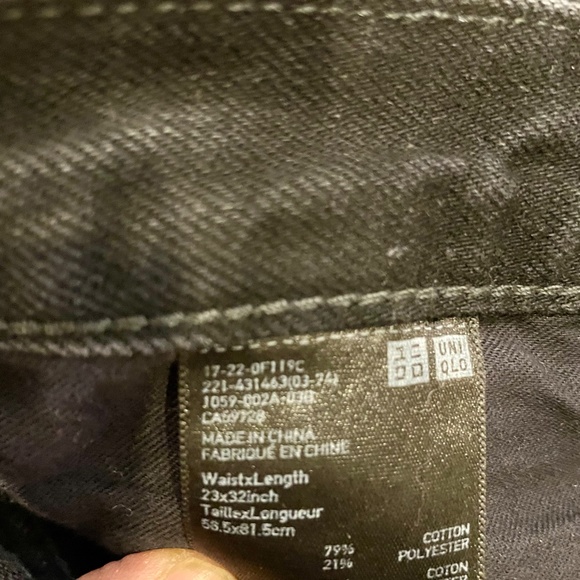 Uniqlo dark wash jeans, Girls 23x32 - Picture 3 of 4